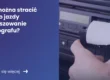 Banner z lewej strony zawierający tytuł artykułu: Czy można stracić prawo jazdy za fałszowanie tachografu? Z prawej strony zdjęcie tachografu i dłoni trzymającej wydruk