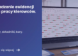 Grafika prezentująca z lewej strony tytuł artykułu: Prowadzenie ewidencji czasu pracy kierowców. Z prawej zdjęcie laptopa na biurku z otwartym oknem programu Tachospeed Expert