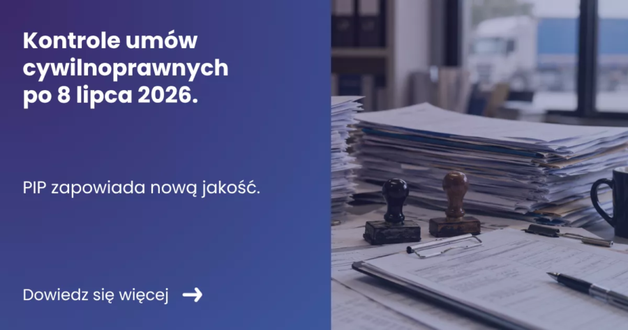 kontrole-umow-cywilnoprawnych-po-8-lipca-2026 Grafika prezentująca po lewej stronie tytuł artykułu: Kontrole umów cywilnoprawnych po 8 lipca 2026. Po prawej zdjęcie biurka na którym leżą dokumenty urzędowe oraz pieczątki