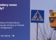 Grafika prezentująca z lewej strony tytuł artykułu: Fotoradary nowe zasady? Z prawej zdjęcie fotoradaru na tle znaku przejścia dla pieszych