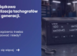 Grafika prezentująca z lewej strony tytuł artykułu: Obowiązkowa aktualizacja tachografów nowej generacji. Z prawej zdjęcie tachografu leżącego na stole w warsztacie