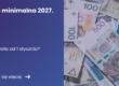 Grafika prezentująca z lewej strony tytuł artykułu: Płaca minimalna 2027. Jaka kwota od 1 stycznia? Z prawej zdjęcie pieniędzy o polskich nominałach